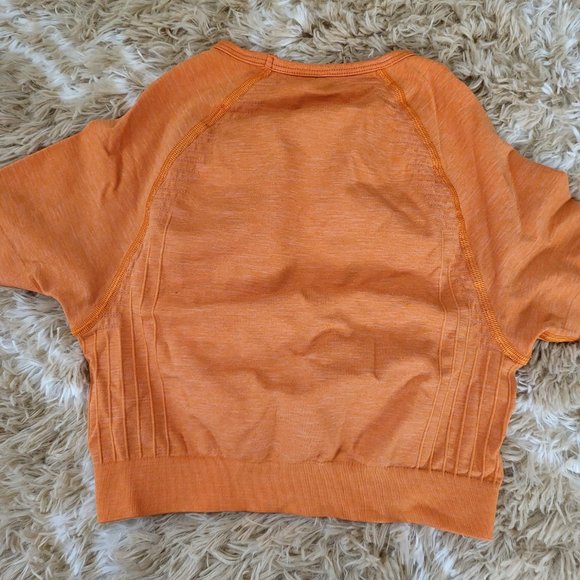 Alphalete Amplify Crop Top Dreamsicle - Picture 3 of 3